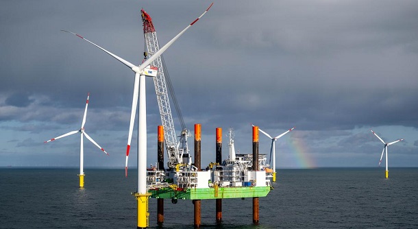 توربینهای بادی کارآمد میتوانند در ترکیب با انرژی خورشیدی، باتریها و دیگر منابع تجدیدپذیر، در آینده تمام نیاز انرژی جهان را تأمین کنند. توربینهای بادی کارآمد میتوانند در ترکیب با انرژی خورشیدی، باتریها و دیگر منابع تجدیدپذیر، در آینده تمام نیاز انرژی جهان را تأمین کنند.