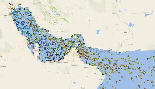 تنگه هرمز یکی از پرترافیکترین آبراههای جهان محسوب میشود تنگه هرمز یکی از پرترافیکترین آبراههای جهان محسوب میشود
